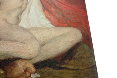Mannlig nakenfigur med armene strukket opp