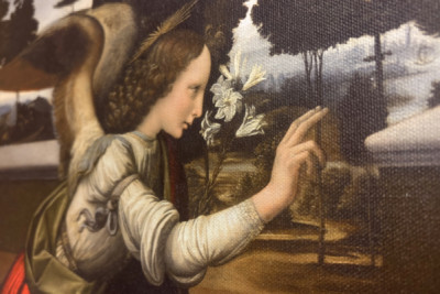 Italia Toscana Firenze, Uffizi-galleriet: Bebudelsen, maleri av Leonardo da Vinci (1452-1519), Olje på tre, ca. 1472-1475, 98x217 cm - Leonardo da Vinci