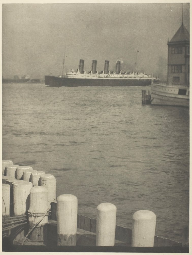 På vei ut, Mauretania, 1910. av Alfred Stieglitz