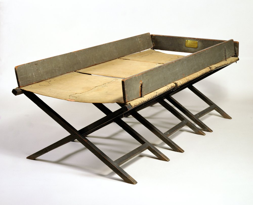 Camp Bed sies å ha blitt brukt av George Washington i Valley Forge, ca. 1777-85 (tre, lerret og jern) av American School