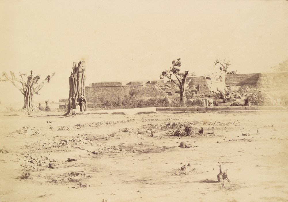 [Goldt landskap med en uidentifisert festning, Delhi] av Charles Moravia