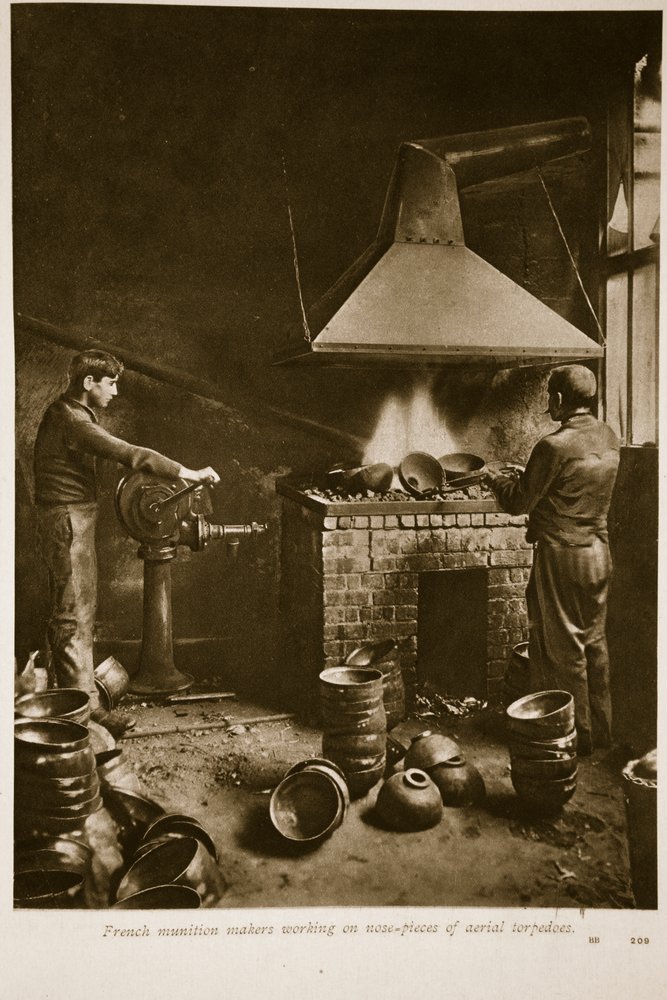 Franske ammunisjonsprodusenter som jobbet med nesestykker av lufttorpedoer, 1914-19 av French School