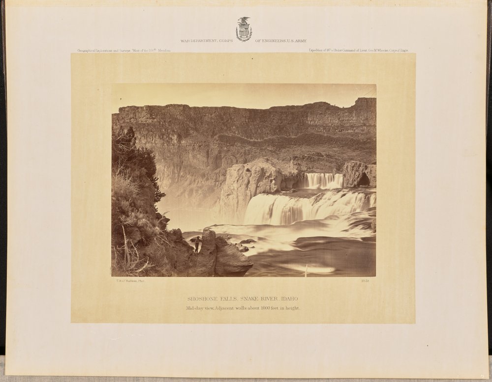 Shoshone Falls, Snake River, Idaho. Utsikt midt på dagen, tilstøtende vegger omkring 1000 fot høye av Timothy H. O