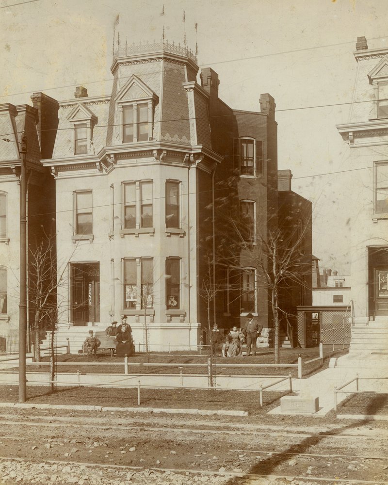 Charles S. Brown Residence. 2337 St. Louis Avenue av Unknown