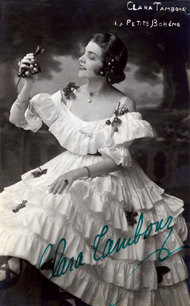 Portrett av Clara Drum i stykket "Little Bohemia" av . .