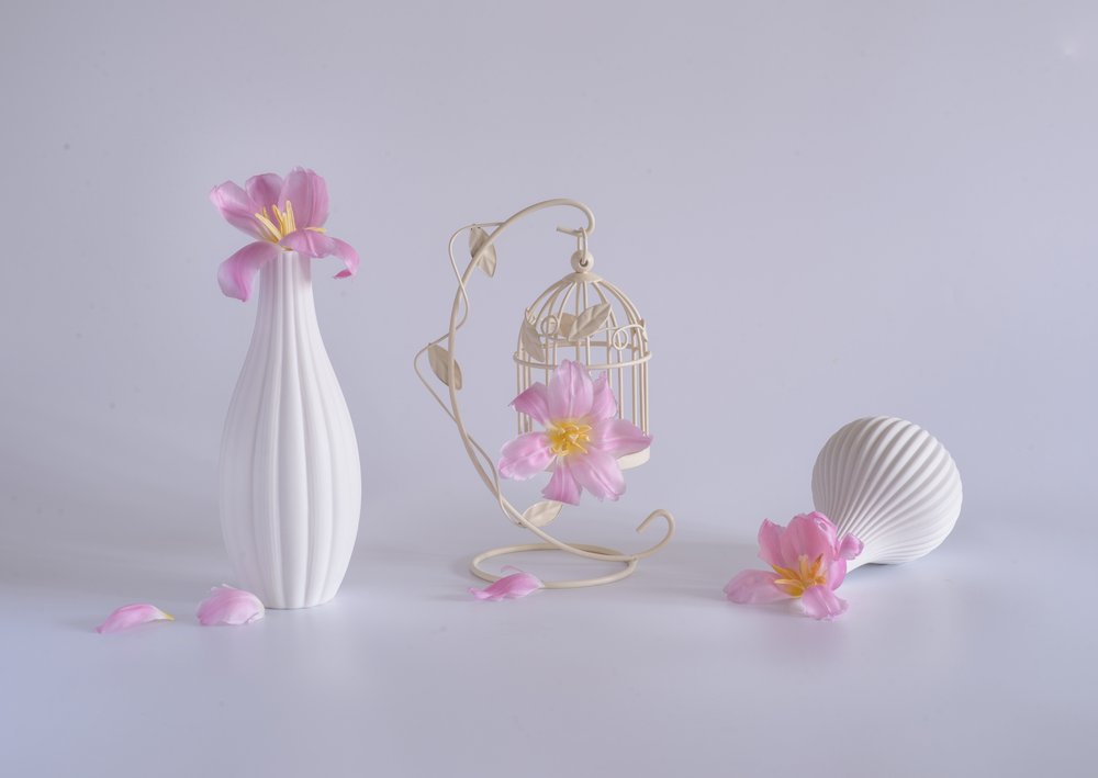 Delikat blomsterstilleben av Alice Sheng