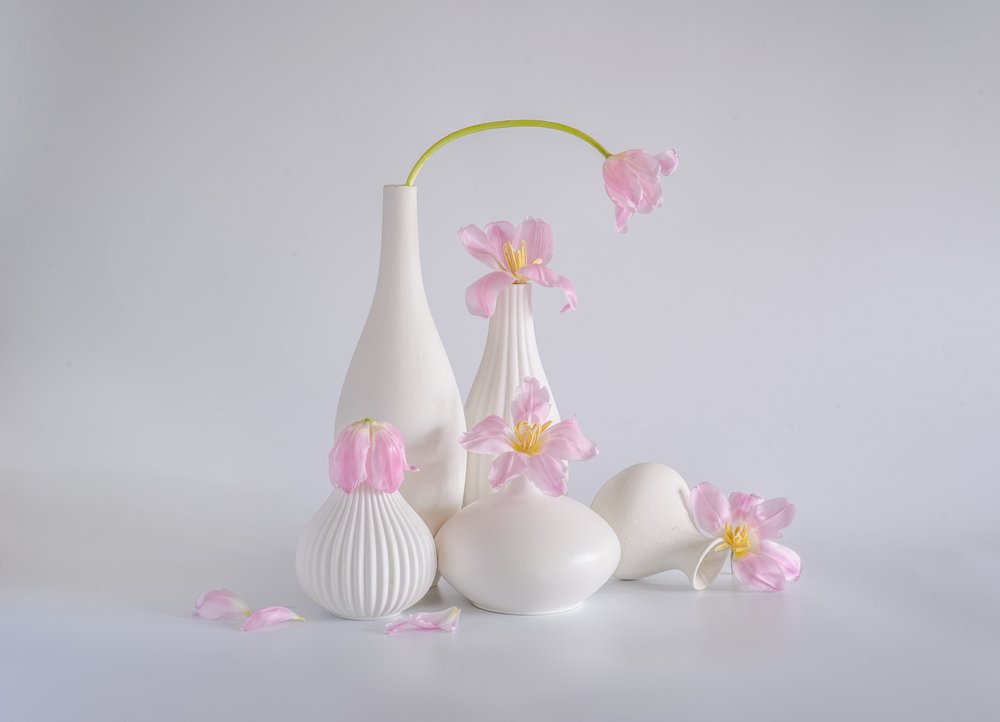 Stilleben med lyserosa tulipaner av Alice Sheng