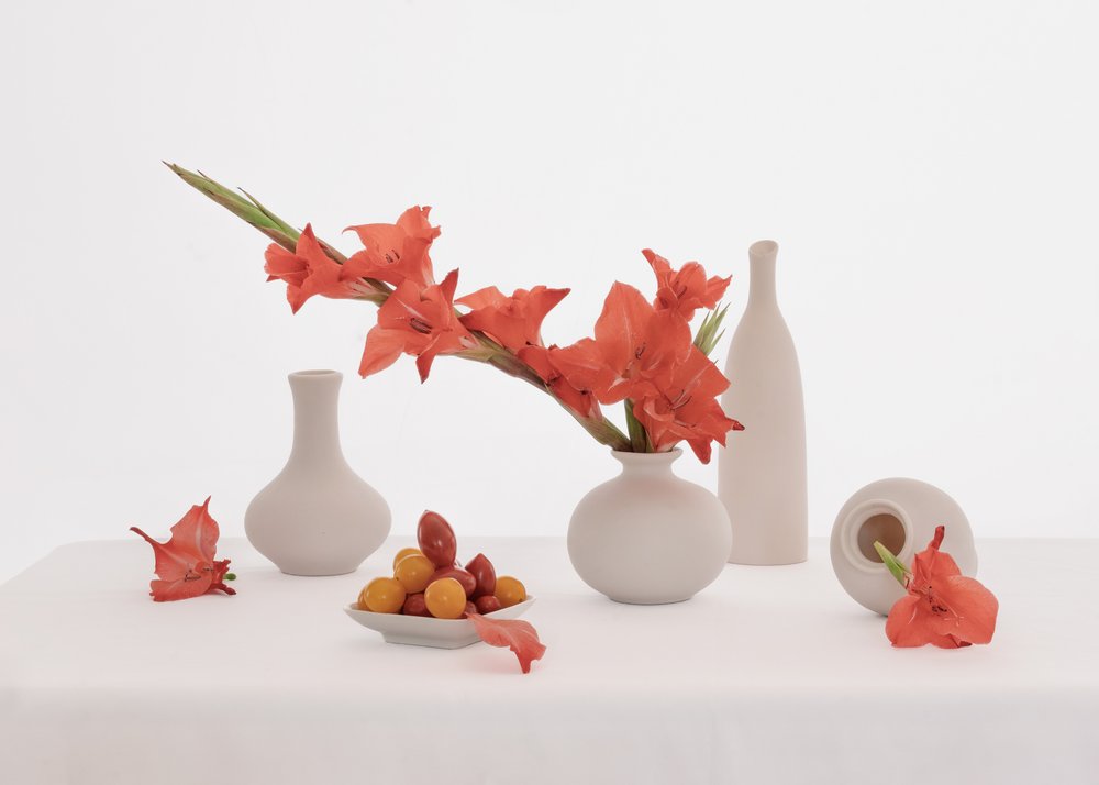 Stilleben med oransje gladioler av Anna Qu