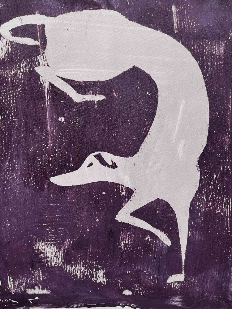 Dynamic White Greyhound av Christina Misuro