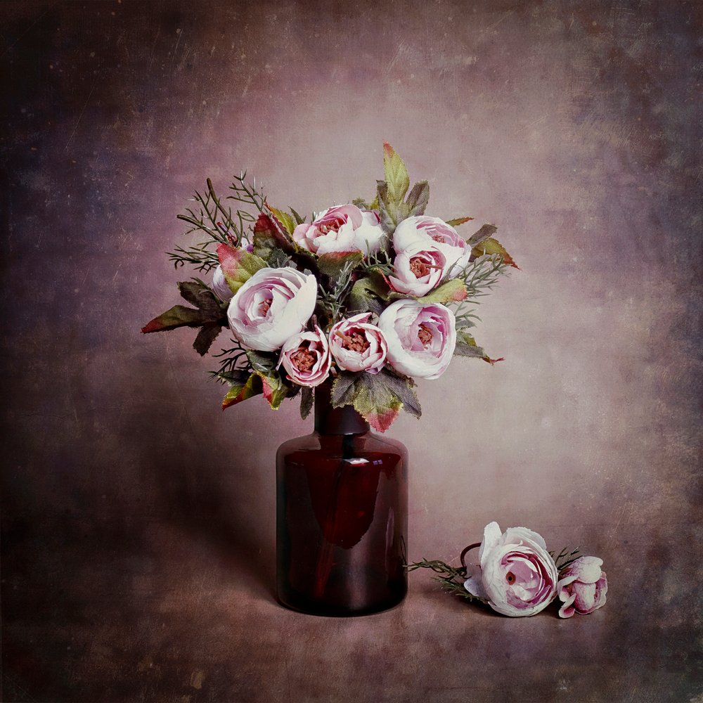 Rosa blomsterstilleben av Cicek Kiral