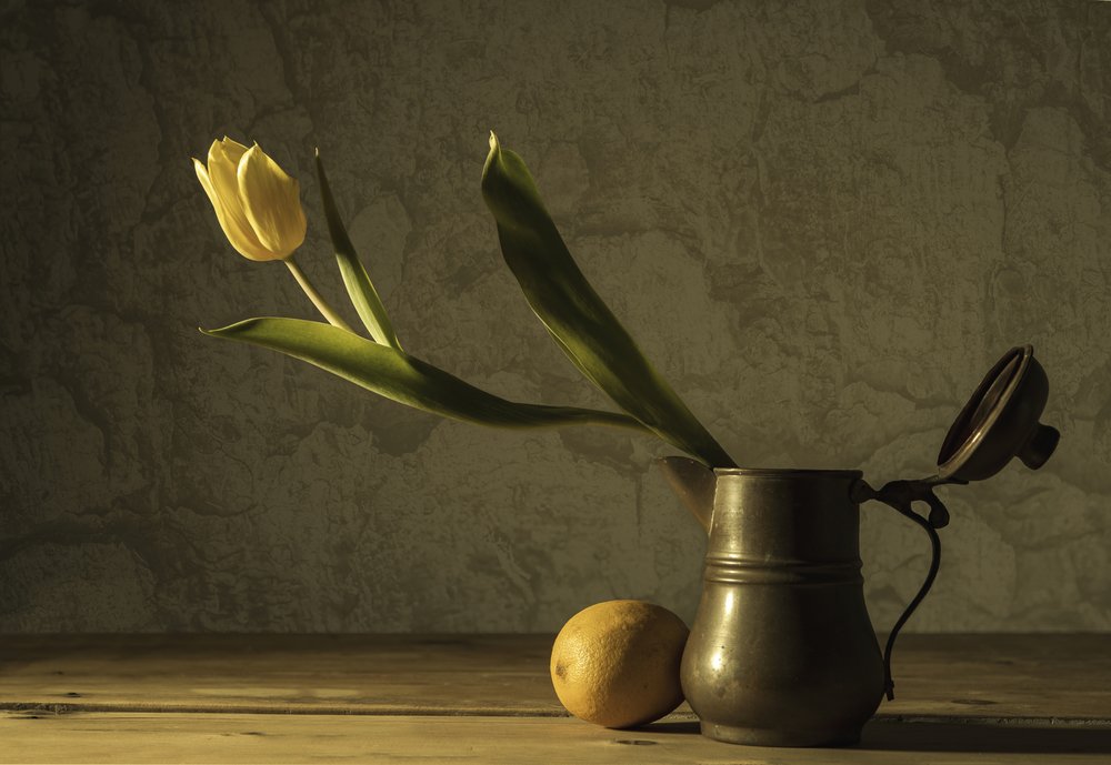 Stilleben med gul tulipan av Codruta Georgescu