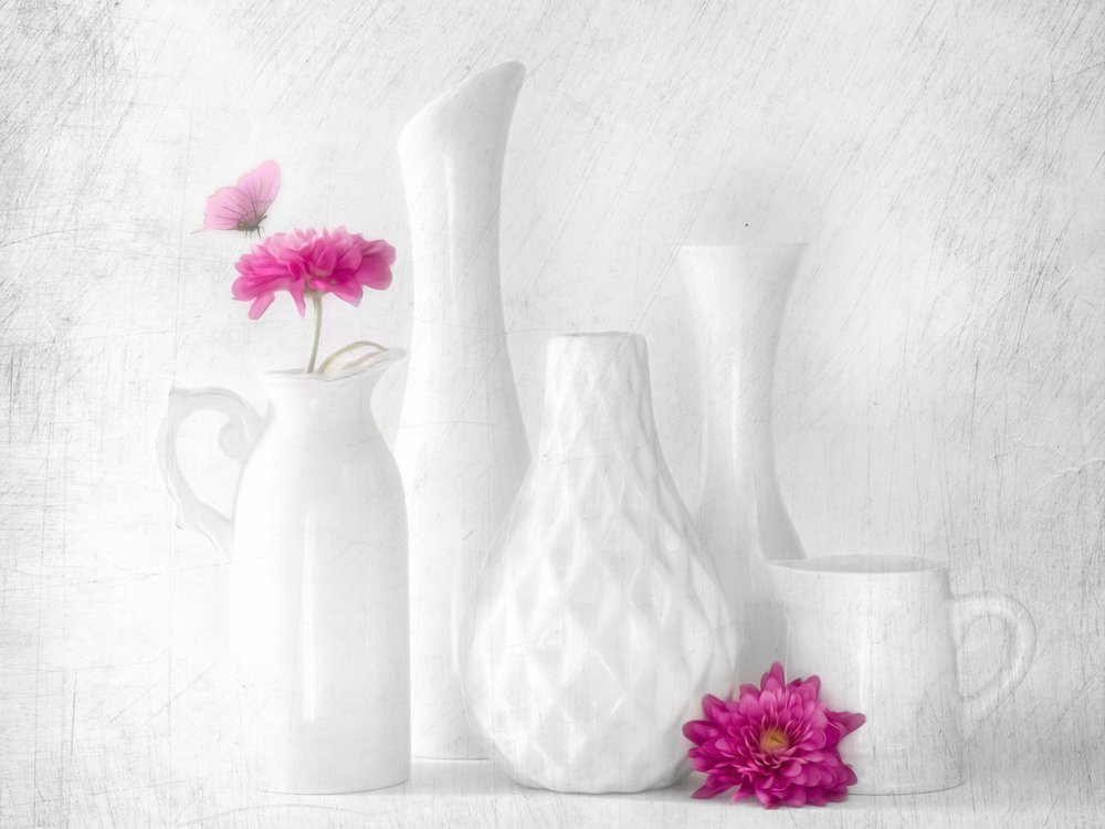 Rosa blomster, hvite vaser av Cristiano Giani