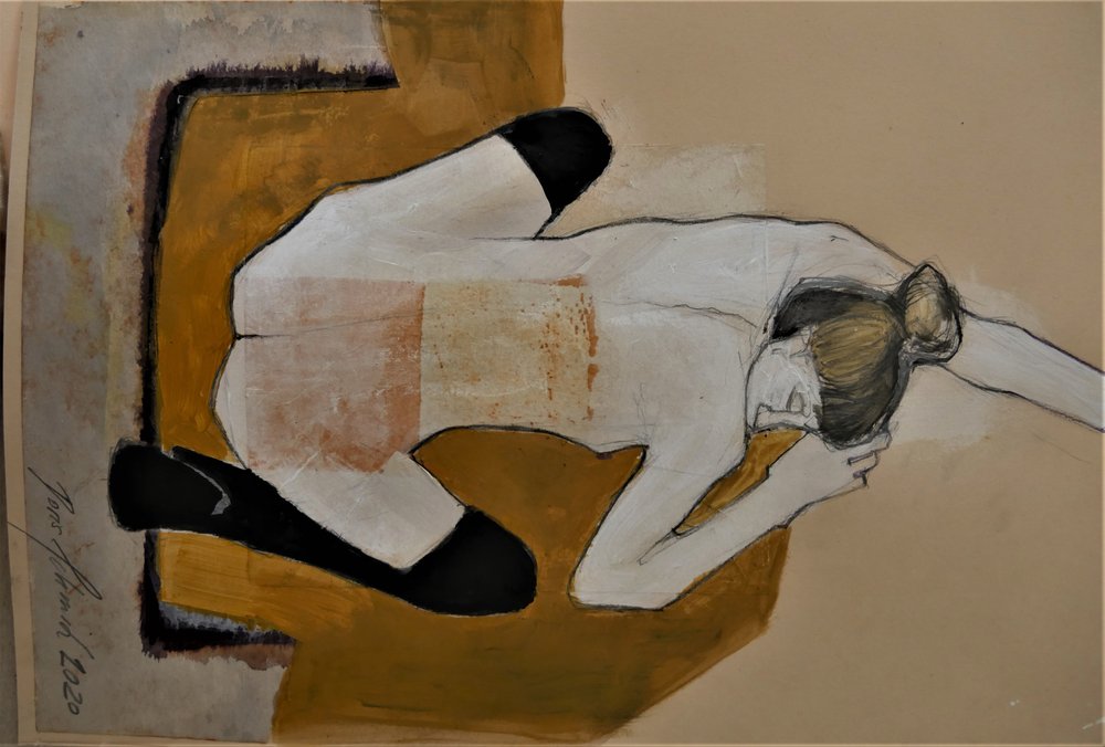 Gullfarget liggende nakenfigur av Doris Schmitz