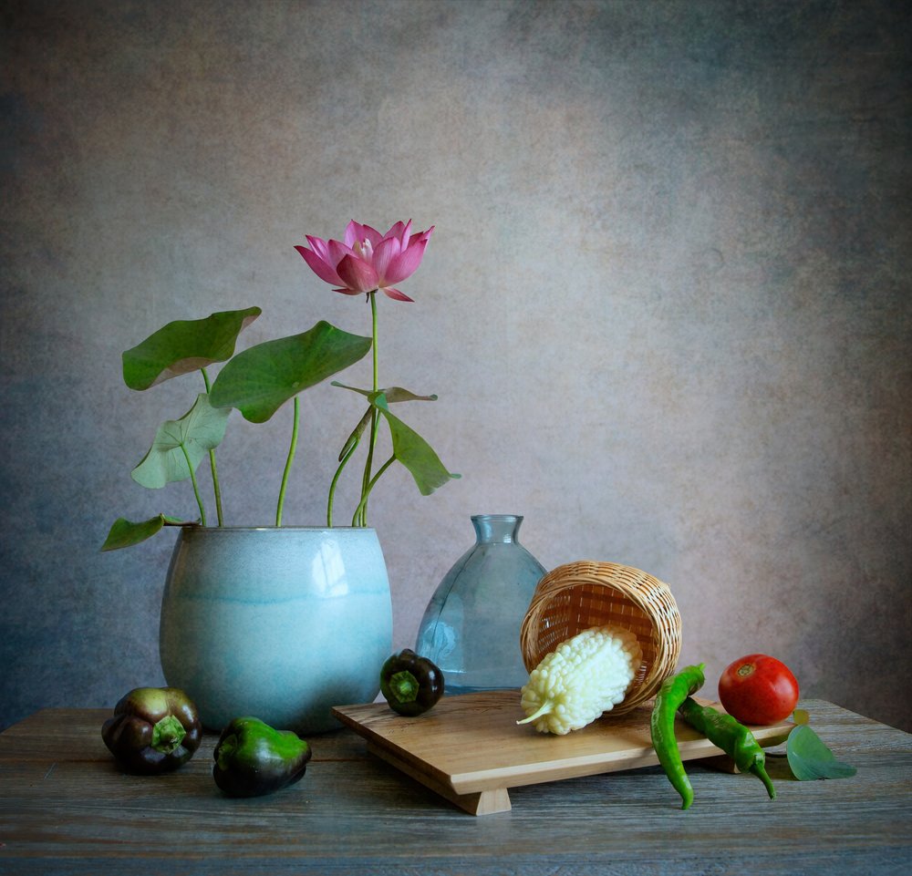 Stilleben med rosa lotusblomster av Fangping Zhou