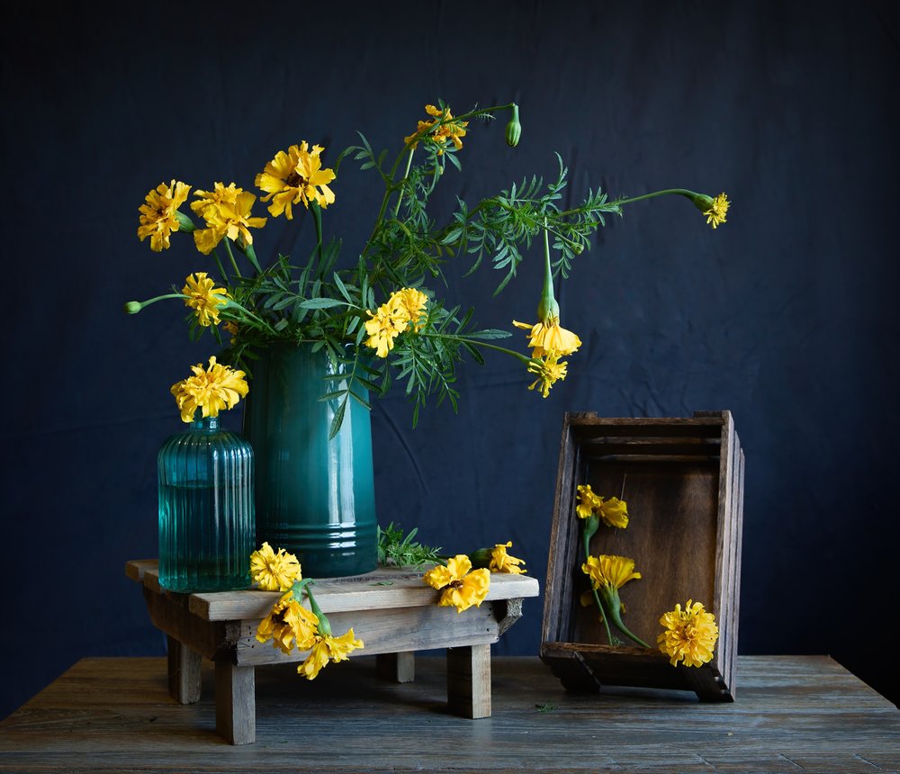 Livlig stilleben med ringblomster av Fangping Zhou