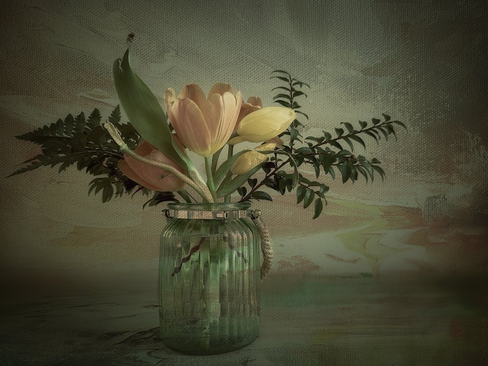 Vintage-tulipaner i vase av Gu and Hongchao