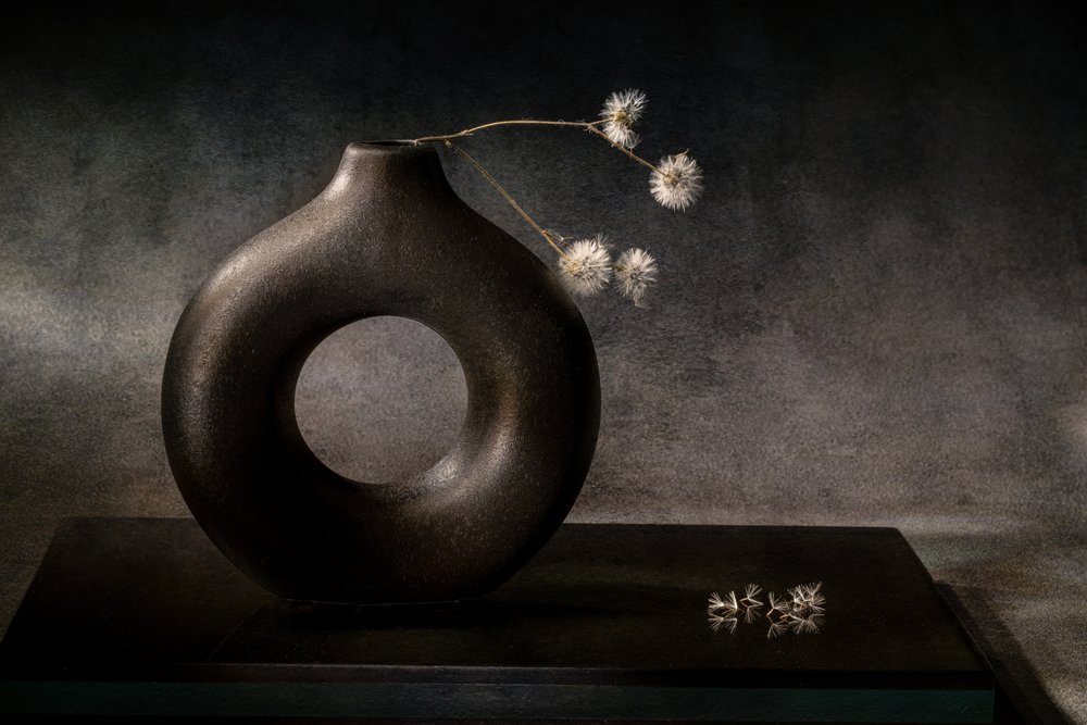 Elegant mørk vase av Igor Kopcev