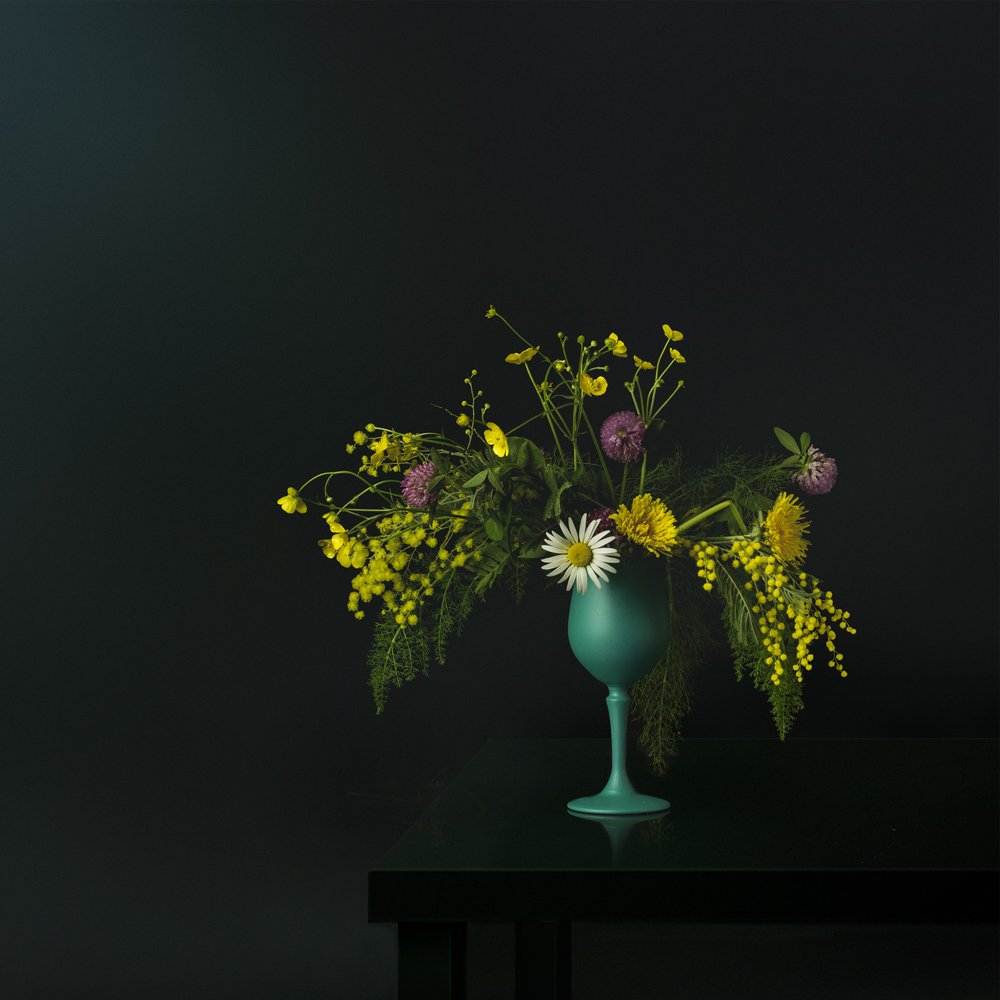 Elegant stilleben med villblomster av Juan Antonio Palacios