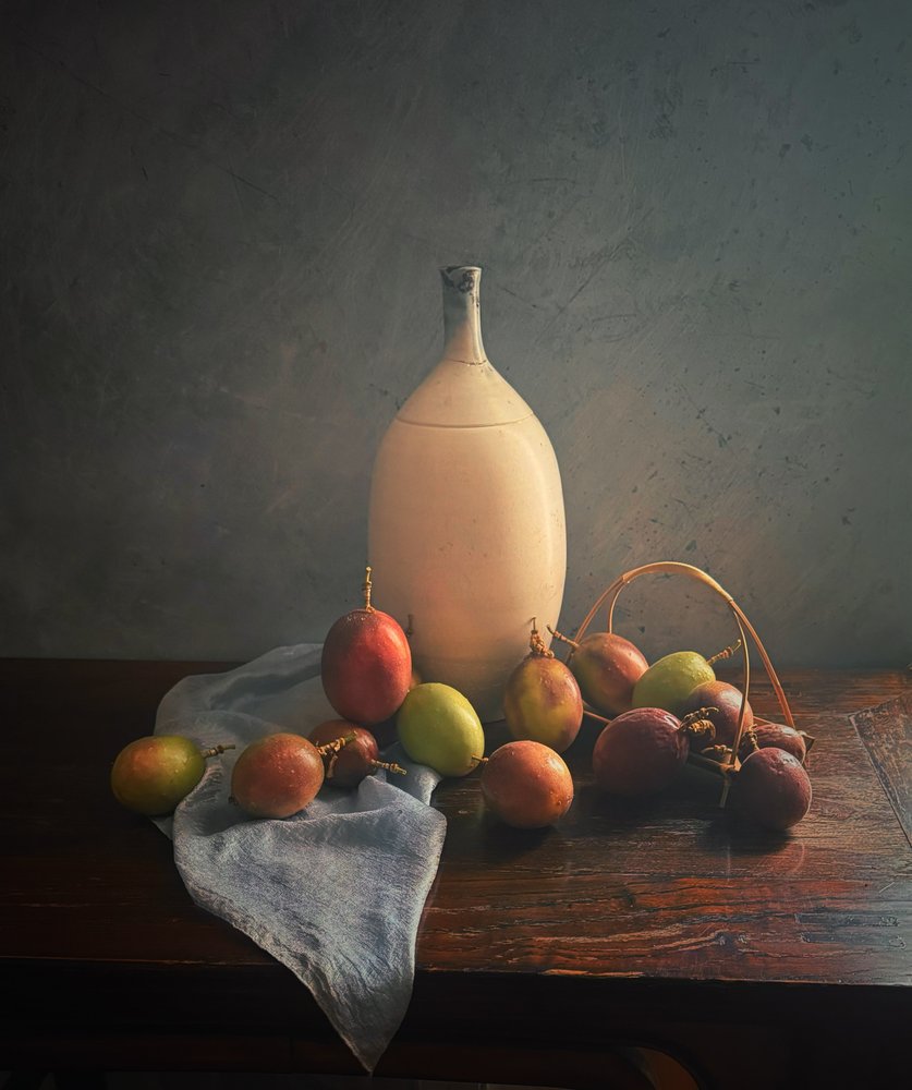 Elegant stilleben med pasjonsfrukt av Judy Tseng