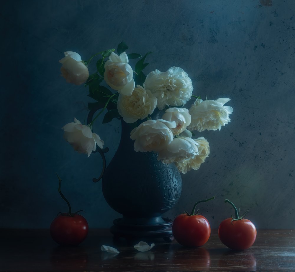 Elegante roser og tomater av Judy Tseng