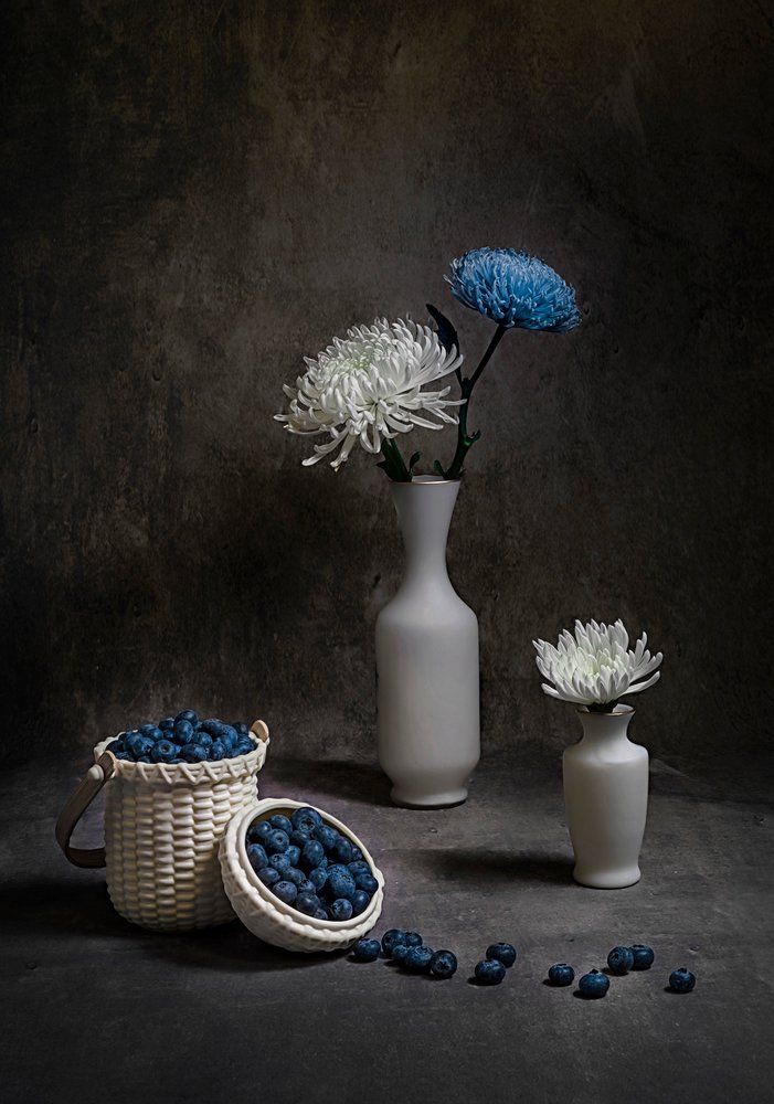 Blåbær og hvite blomster av Lydia Jacobs