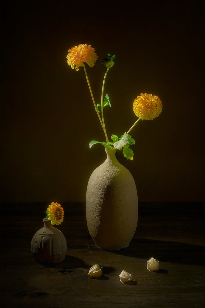 Stemningsfullt blomsterstilleben av Lydia Jacobs
