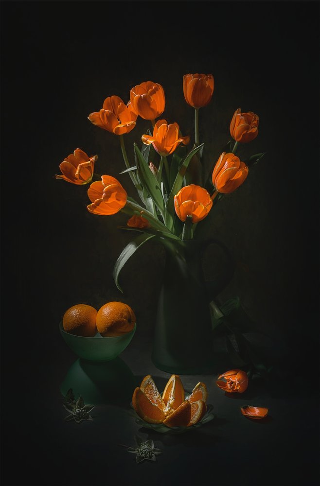 Stilleben med oransje tulipaner av Lydia Jacobs