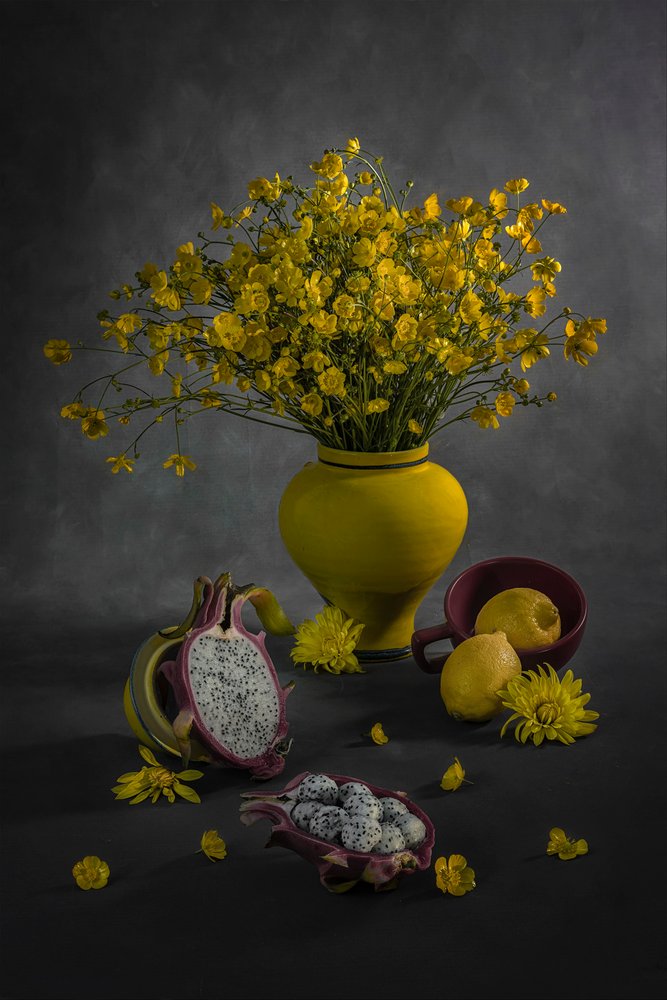 Gule blomster og frukt av Lydia Jacobs
