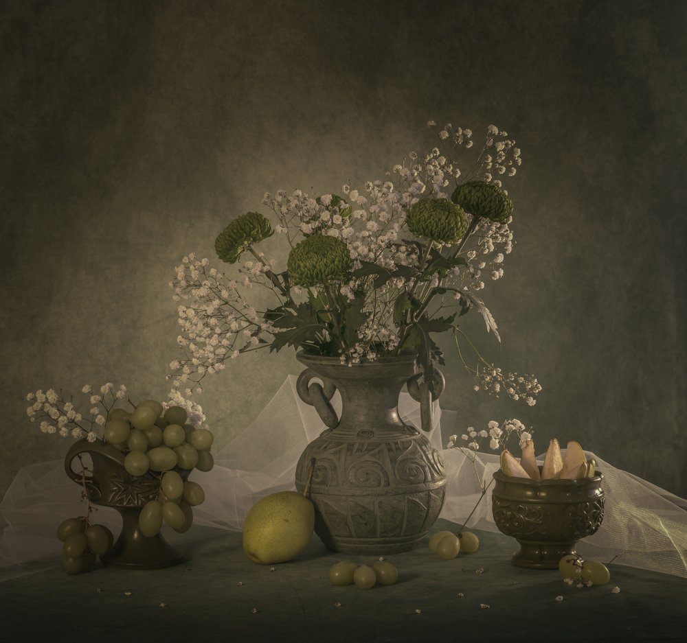 Stemningsfullt blomsterstilleben av May G
