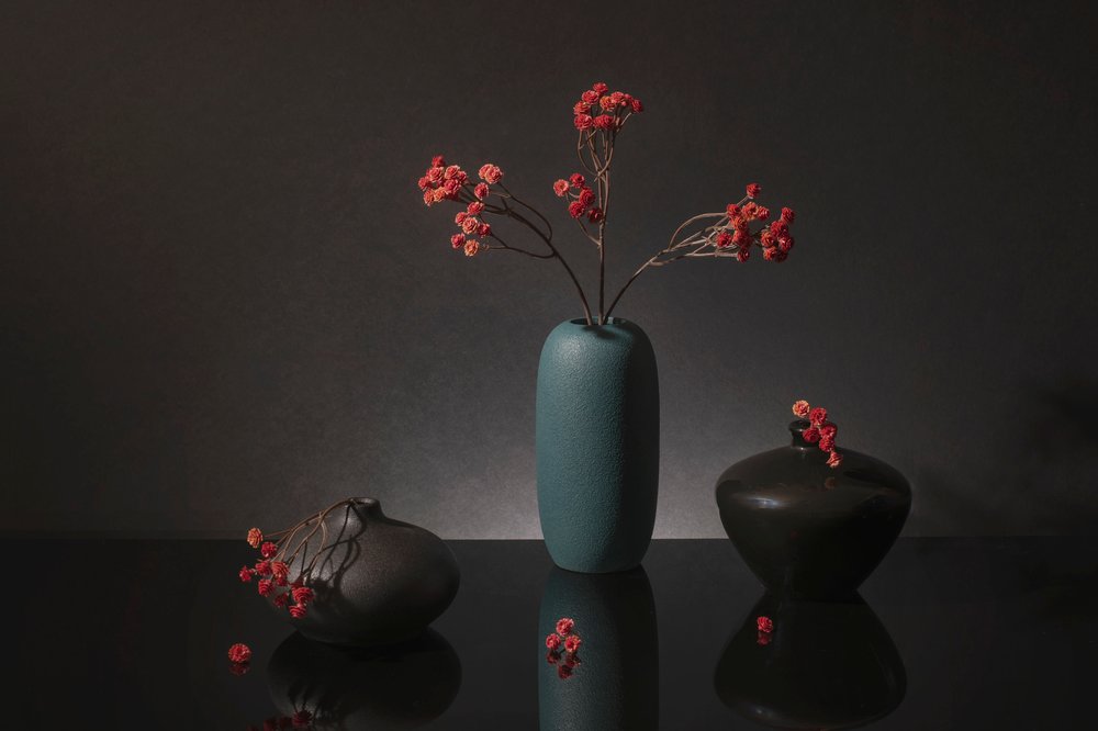 Elegant stilleben med røde bær av Ming Chen