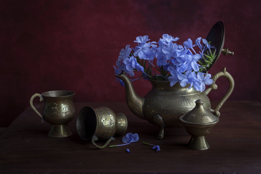 Antikke messingblå blomster av Ramiz Sahin