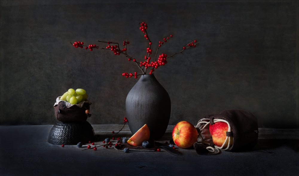 Stilleben med stemningsfulle frukter av Rong Wei