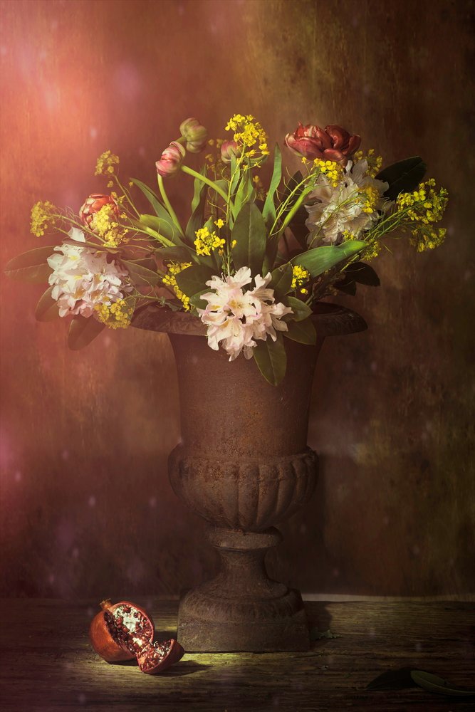 Stemningsfullt blomsterstilleben av Saskia Dingemans