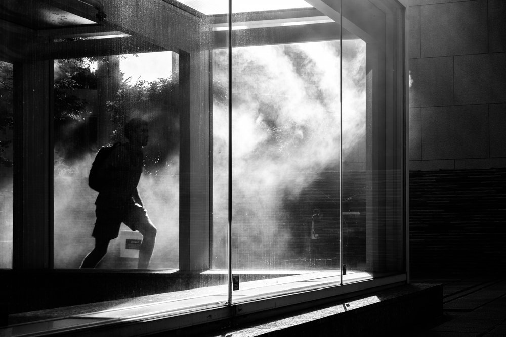 Røykfylt byløper av Satoshi Hata