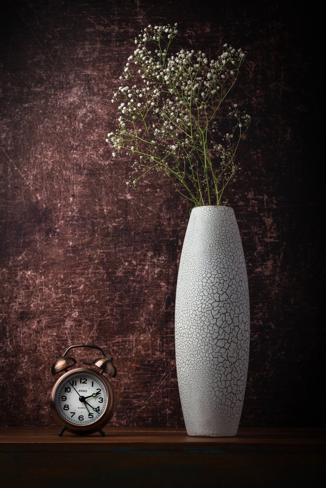 Vintage-klokke og blomster av Sumit Dhuper