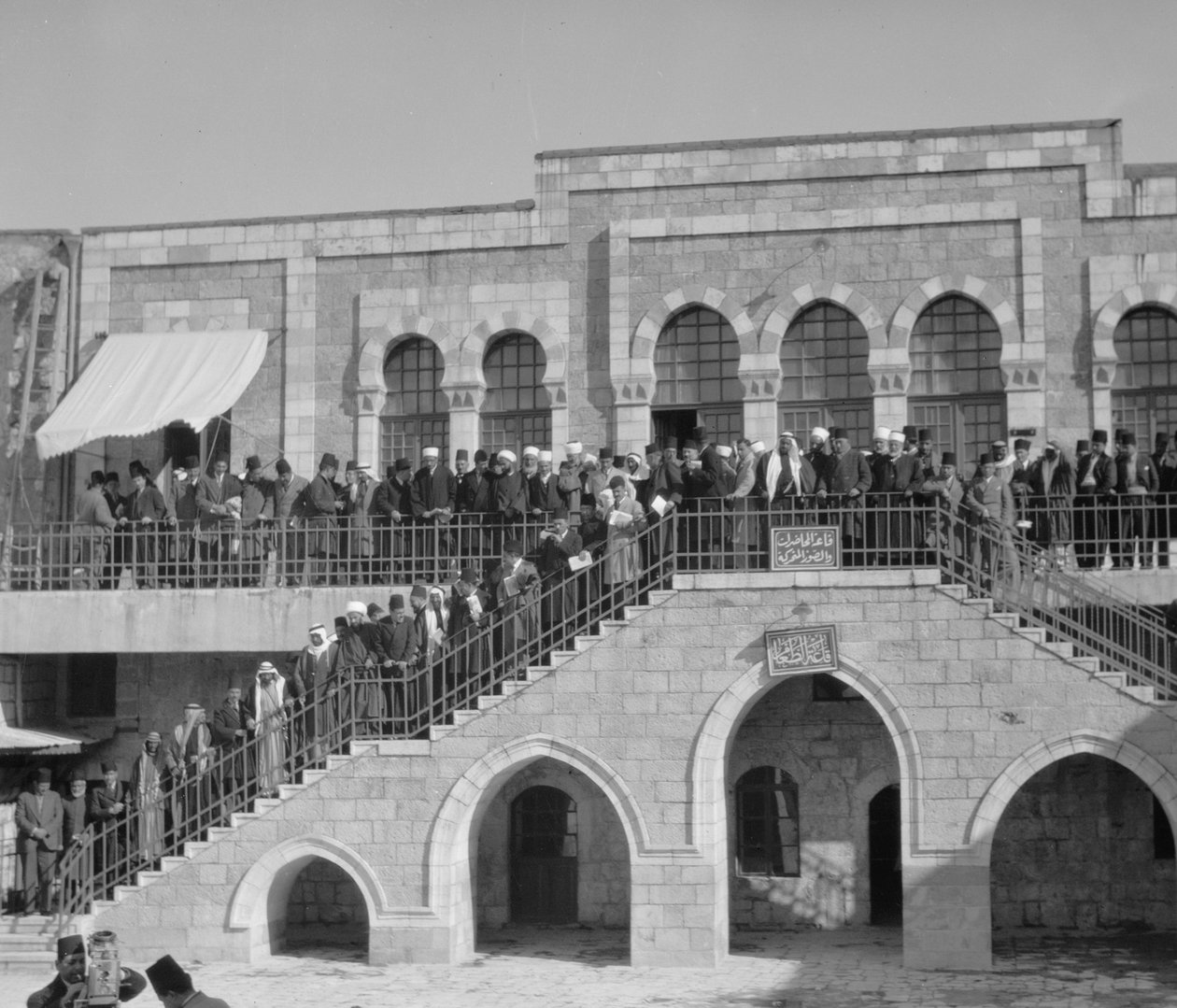 Arabisk møte på Rawdat el Maaref-skolen på stedet for Tower of Antonia, 1929 (bw-foto) av Unbekannt Unbekannt