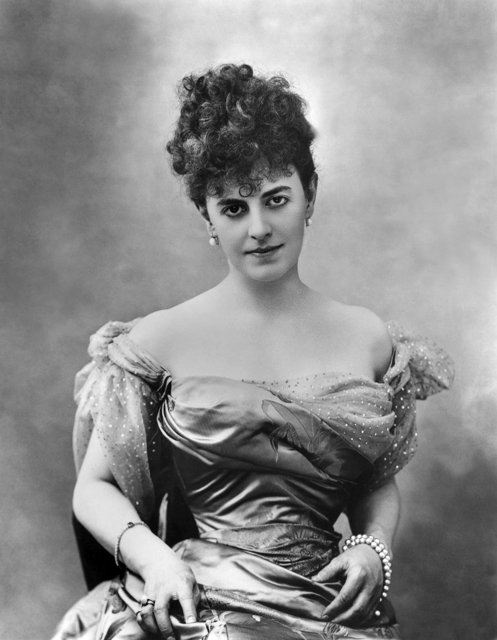 Elisabeth Riquet de Caraman-Chimay, grevinne av Greffulhe (1860-1952) fransk sosialist og aristokrat. Fotografert av Nadar, her 30. mai 1895 av Unknown