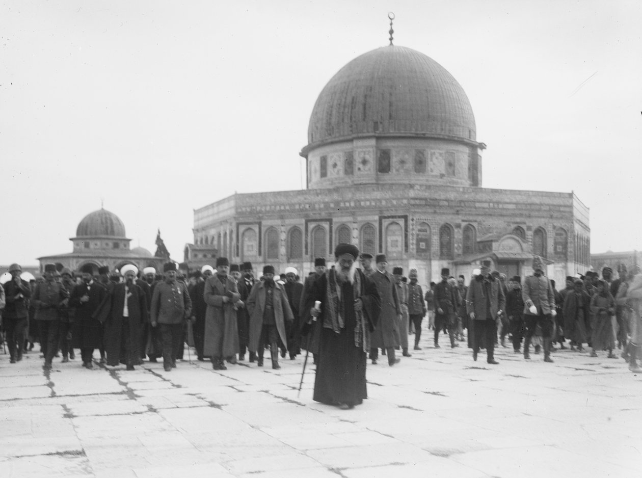 Enver Pasha og Jamal (Cemal) Pasha besøker Klippedomen, Jerusalem, 1916 (bw-bilde) av Unbekannt Unbekannt