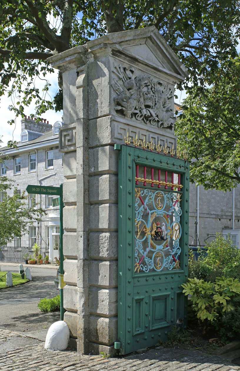 Portbrygge med bygninger på The Square utenfor, fra det tidligere Royal Naval Hospital, Plymouth av Unbekannt Unbekannt