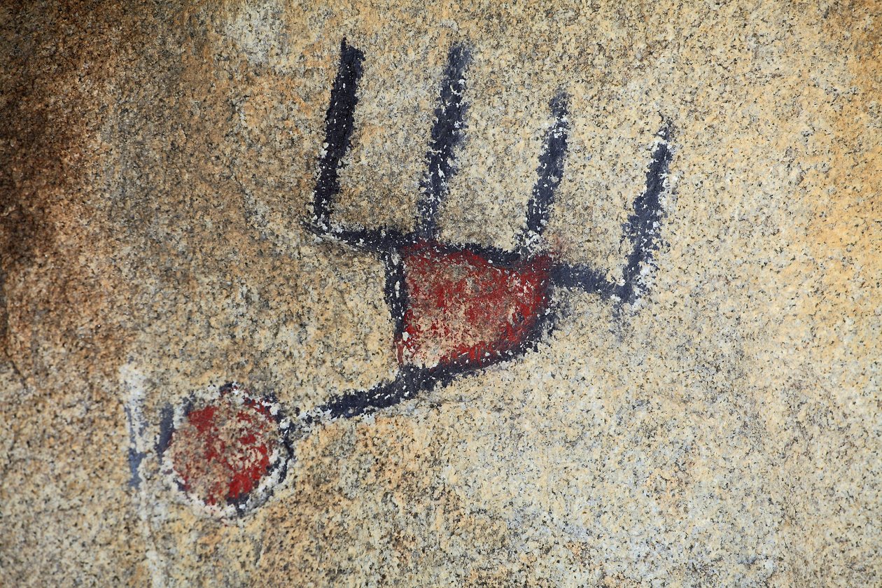 Indiske helleristninger i Nord-Amerika. Maleri lagt til på 50-tallet for skyting av en western. Park National Joshua Tree, California, USA. Nordamerikansk indisk kultur av Unknown