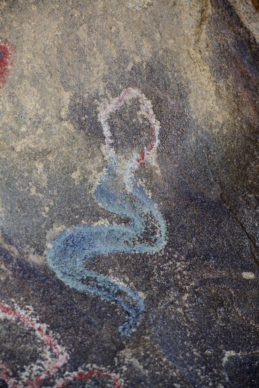 Indiske helleristninger i Nord-Amerika. Maleri lagt til på 50-tallet for skyting av en western. Park National Joshua Tree, California, USA. Nordamerikansk indisk kultur av Unknown