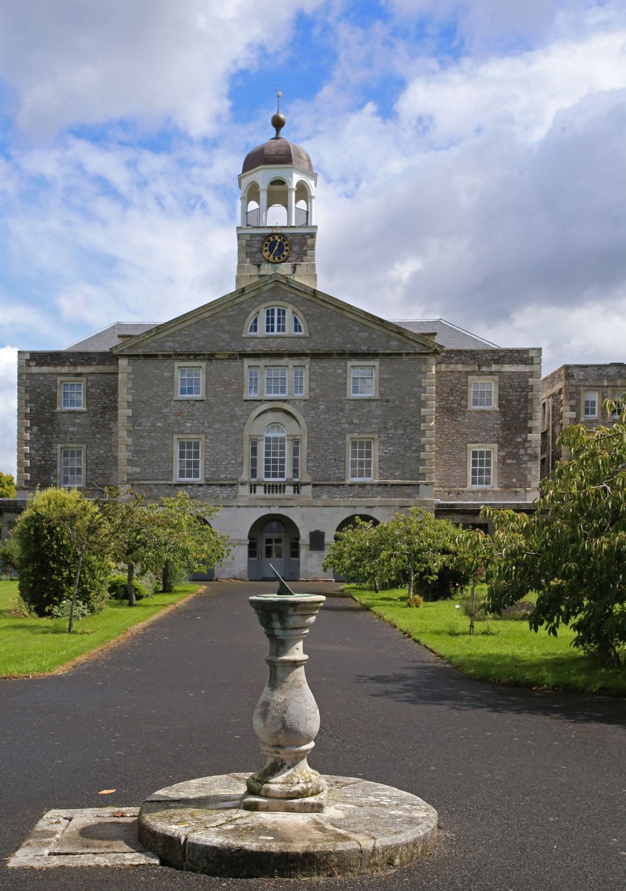 Utsikt over Trafalgar-blokken, med solur, av det tidligere Royal Naval Hospital, Plymouth av Unbekannt Unbekannt