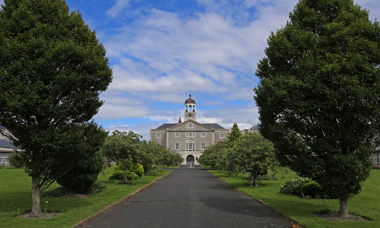 Se den sentrale veien til Trafalgar-blokken til det tidligere Royal Naval Hospital, Plymouth av Unbekannt Unbekannt