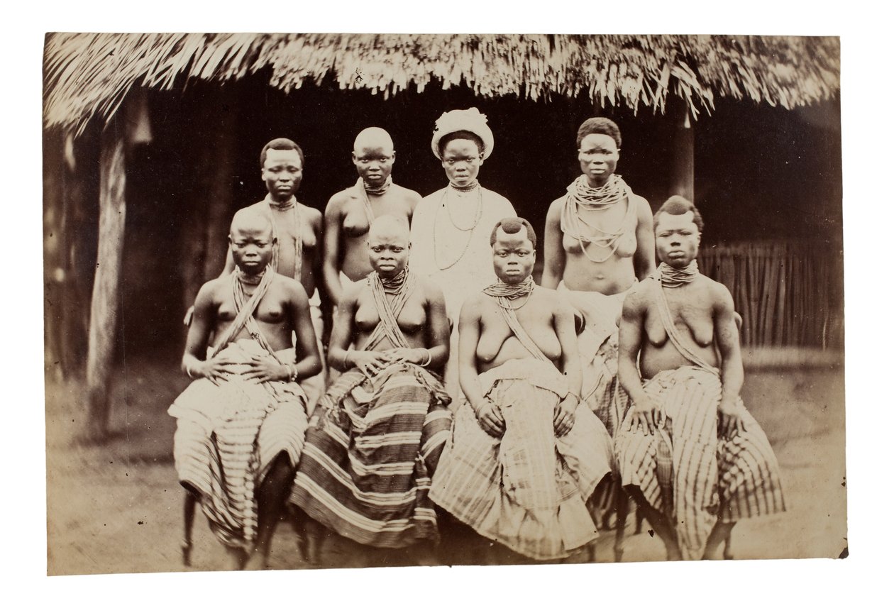 Wives of King Ja Ja, Nigeria, 1880-tallet (albumtrykk) av Unknown