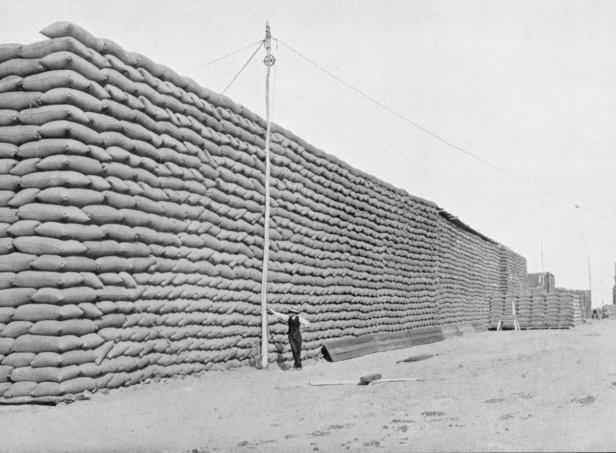 125 000 poser med hvete venter på forsendelse, Sør-Australia, ca. 1900, fra `Under the Southern Cross - Glimpses of Australia