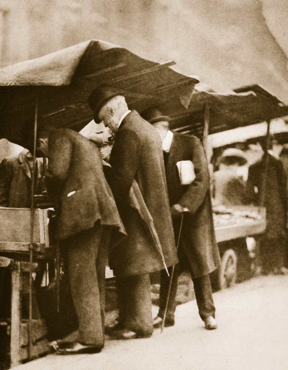 En bokstall på Farringdon Road Market (sepia-bilde) av English Photographer