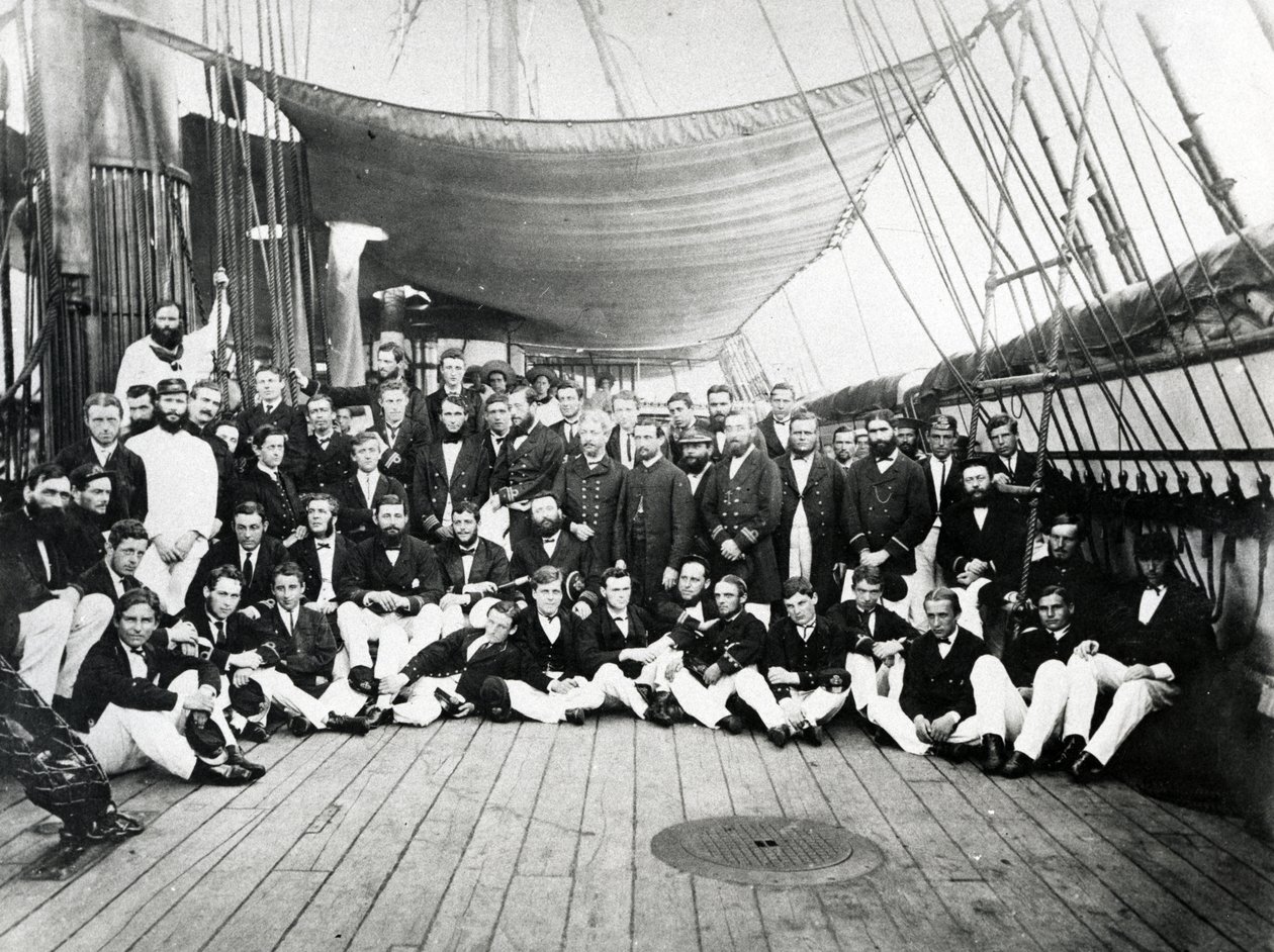 Britiske sjøoffiserer på dekk, ca. 1870 av English Photographer