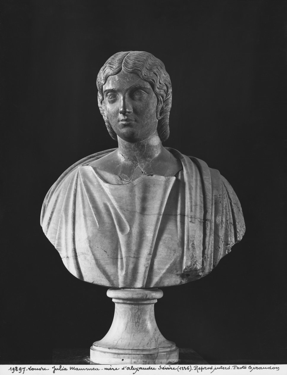 Byste av Julia Mamaea (180-235 e.Kr.) mor til keiser Severus Alexander (205-235 e.Kr.) ca. 230 (marmor) av Roman