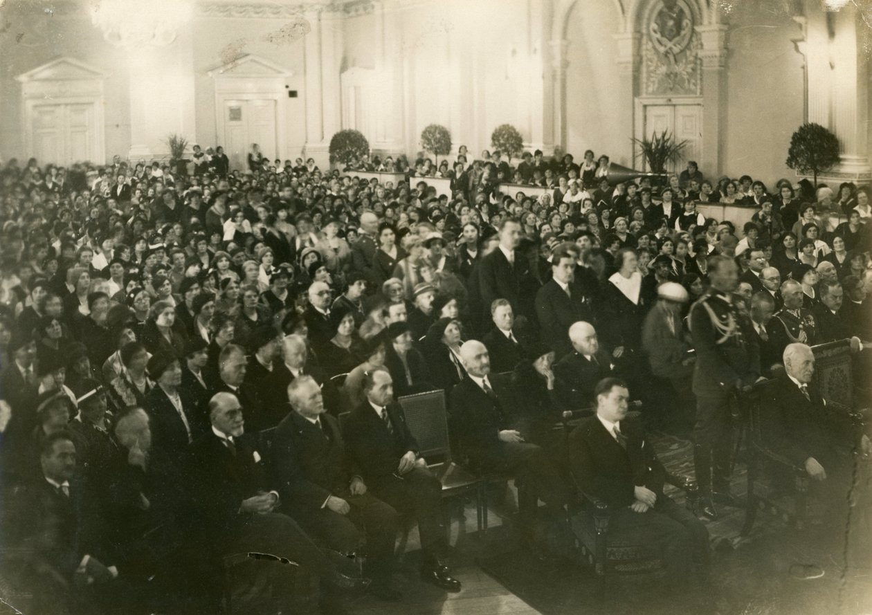 En plenum av Związek Pracy Obywatelskiej Kobiet, en polsk kvinneorganisasjon, i Warszawa, 1933. Sittin ytterst til høyre i republikken, Ignacy Mościcki av Unknown