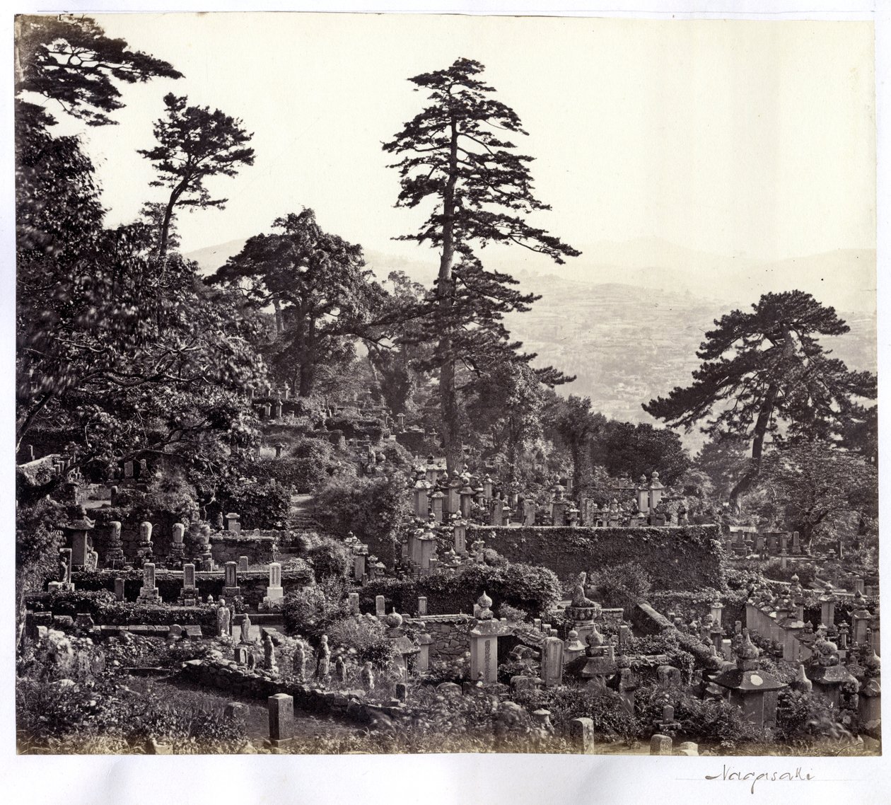 Byen Nagasaki (Japan) i 1865 av Unknown